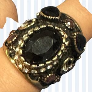Elegant Gold and Black Stone Ring